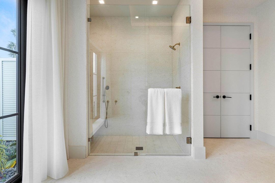 Под контрактом: $4,995,000 (4 спален, 4 ванн, 4131 Квадратных фут)