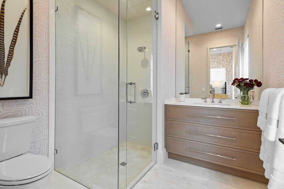 Под контрактом: $4,995,000 (4 спален, 4 ванн, 4131 Квадратных фут)