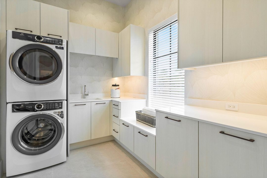 Под контрактом: $4,995,000 (4 спален, 4 ванн, 4131 Квадратных фут)