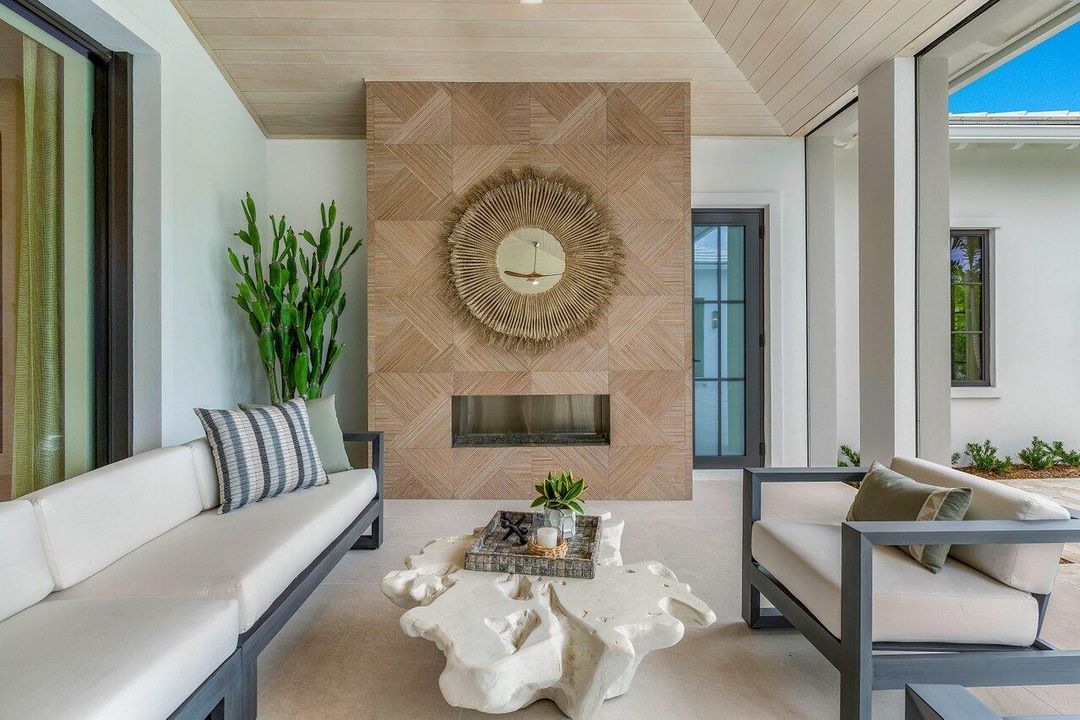 Под контрактом: $4,995,000 (4 спален, 4 ванн, 4131 Квадратных фут)