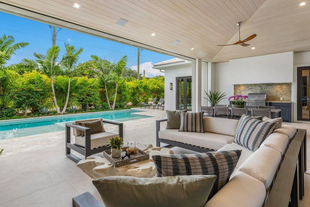 Под контрактом: $4,995,000 (4 спален, 4 ванн, 4131 Квадратных фут)