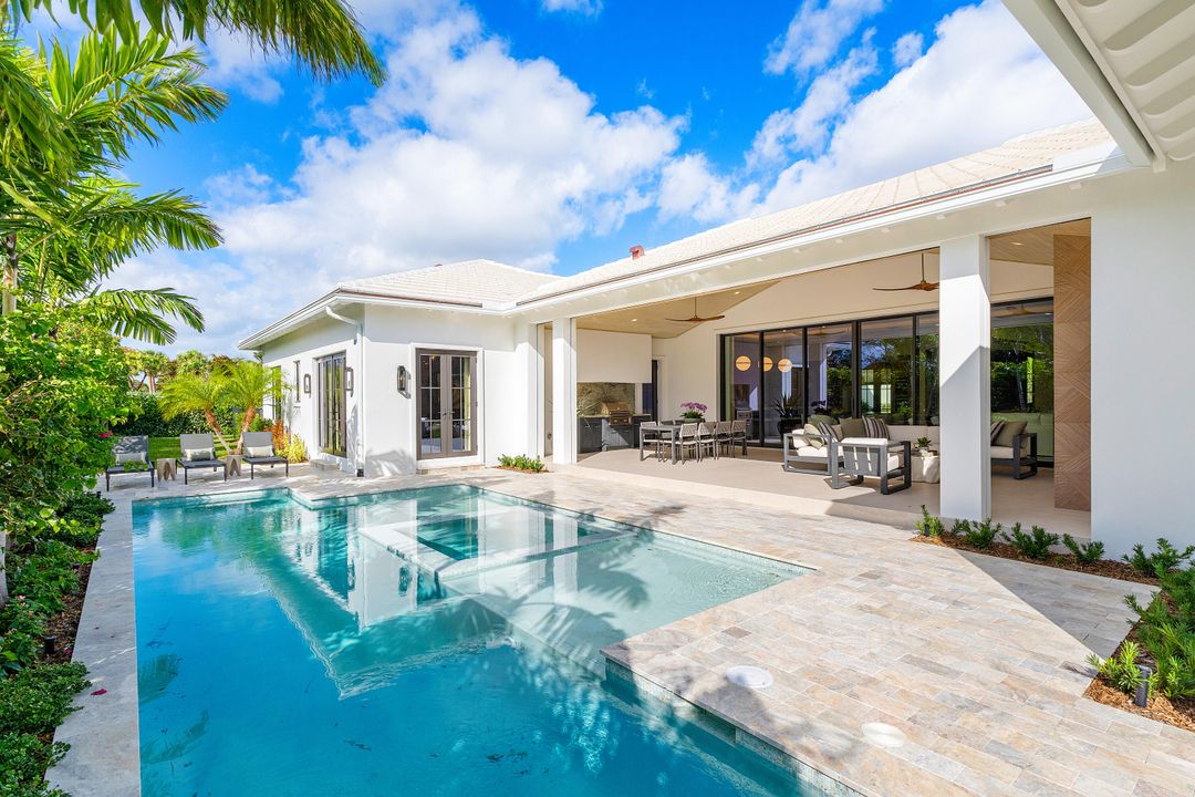 Под контрактом: $4,995,000 (4 спален, 4 ванн, 4131 Квадратных фут)