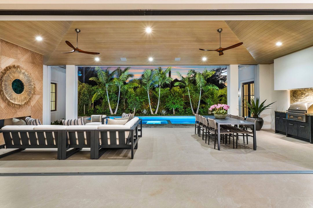 Под контрактом: $4,995,000 (4 спален, 4 ванн, 4131 Квадратных фут)