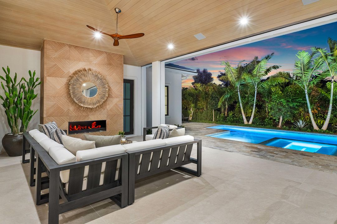 Под контрактом: $4,995,000 (4 спален, 4 ванн, 4131 Квадратных фут)