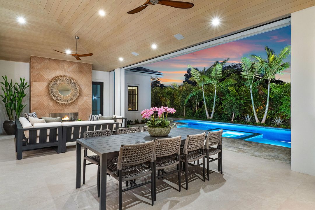 Под контрактом: $4,995,000 (4 спален, 4 ванн, 4131 Квадратных фут)