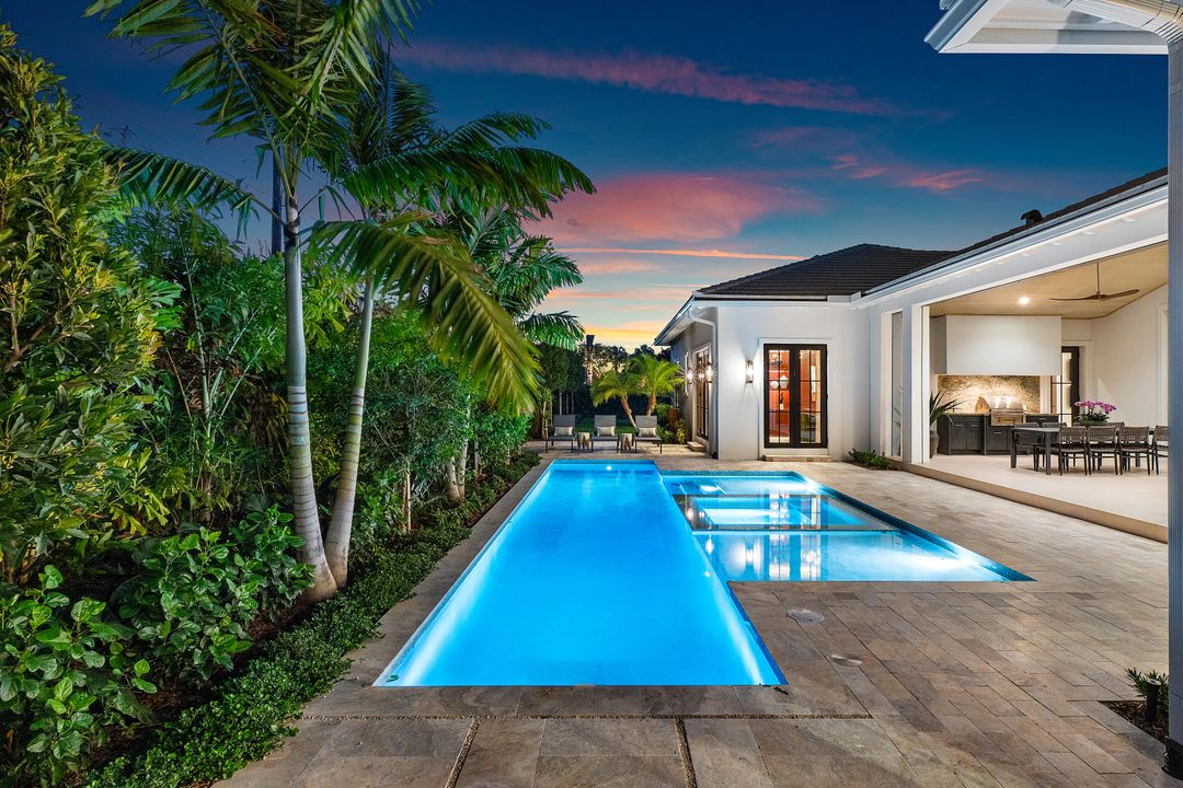 Под контрактом: $4,995,000 (4 спален, 4 ванн, 4131 Квадратных фут)