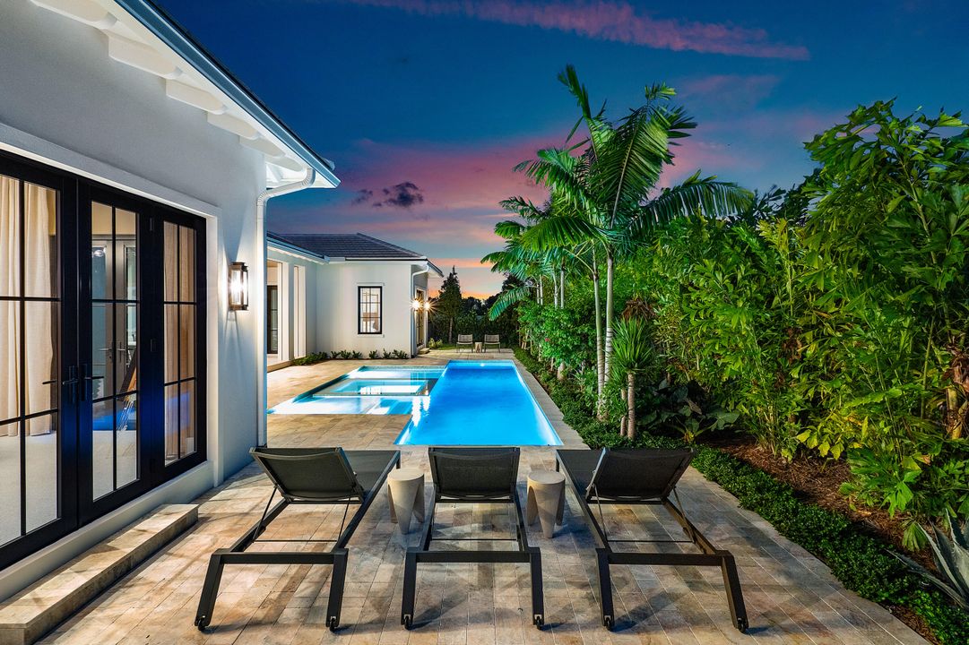 Под контрактом: $4,995,000 (4 спален, 4 ванн, 4131 Квадратных фут)