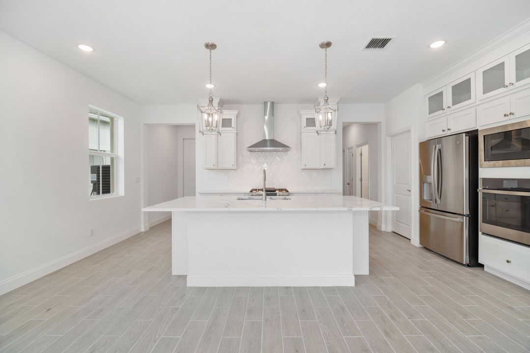 Под контрактом: $395,995 (2 спален, 2 ванн, 1572 Квадратных фут)