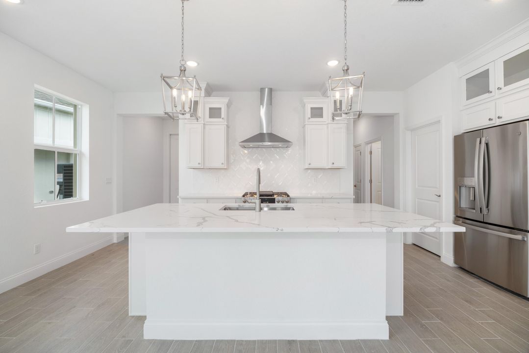 Под контрактом: $395,995 (2 спален, 2 ванн, 1572 Квадратных фут)