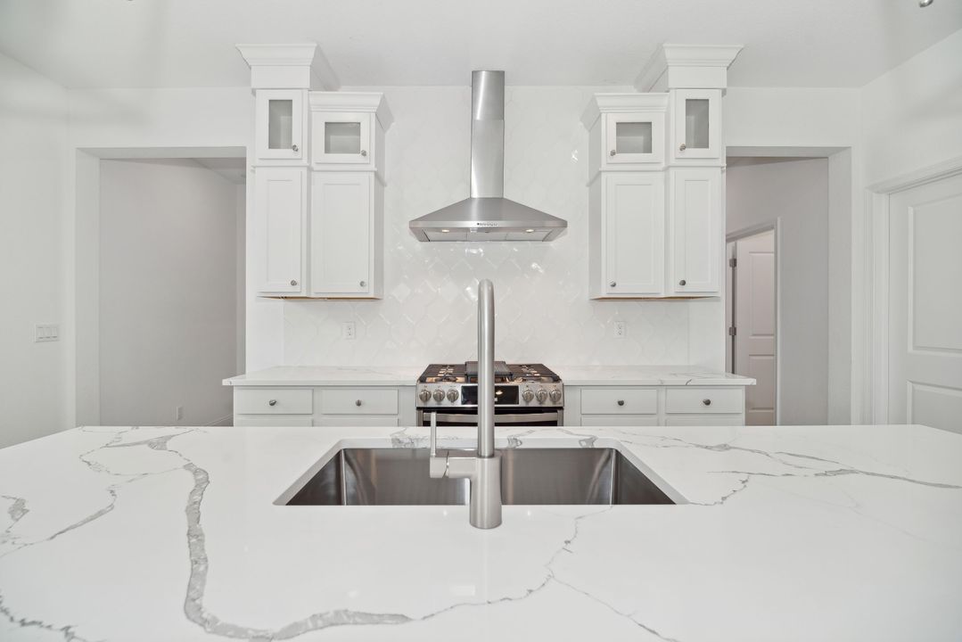 Под контрактом: $395,995 (2 спален, 2 ванн, 1572 Квадратных фут)