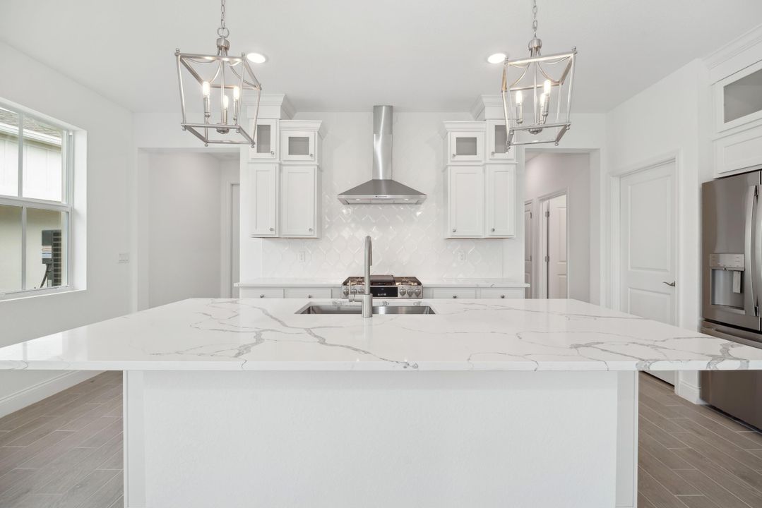 Под контрактом: $395,995 (2 спален, 2 ванн, 1572 Квадратных фут)