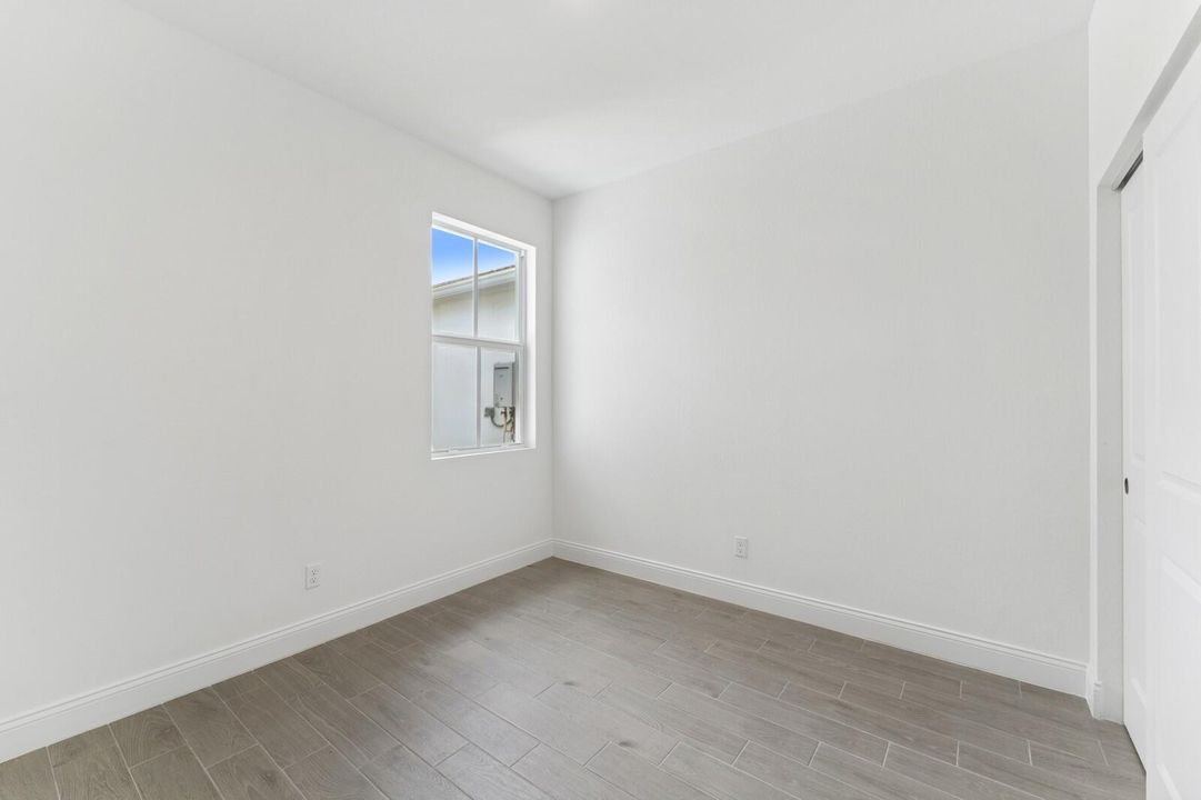 Под контрактом: $395,995 (2 спален, 2 ванн, 1572 Квадратных фут)