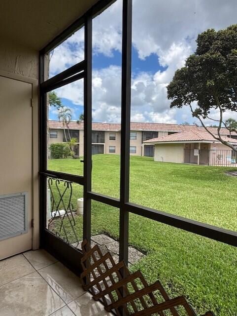 合同活跃: $2,200 (2 贝兹, 2 浴室, 857 平方英尺)