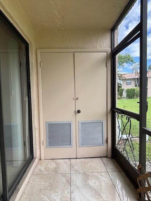 合同活跃: $2,200 (2 贝兹, 2 浴室, 857 平方英尺)