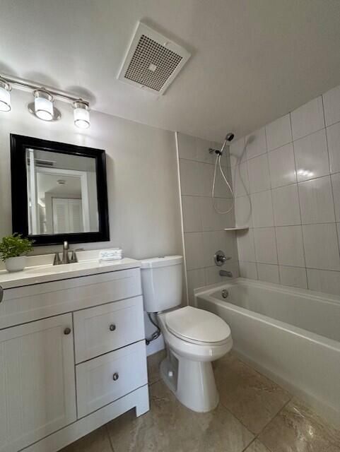 合同活跃: $2,200 (2 贝兹, 2 浴室, 857 平方英尺)