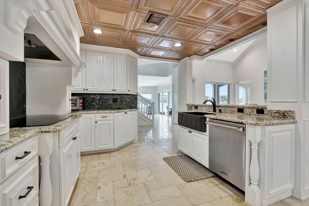 待售: $4,990,000 (6 贝兹, 4 浴室, 5200 平方英尺)