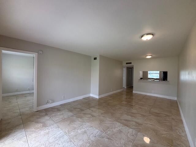 合同活跃: $2,200 (2 贝兹, 2 浴室, 857 平方英尺)