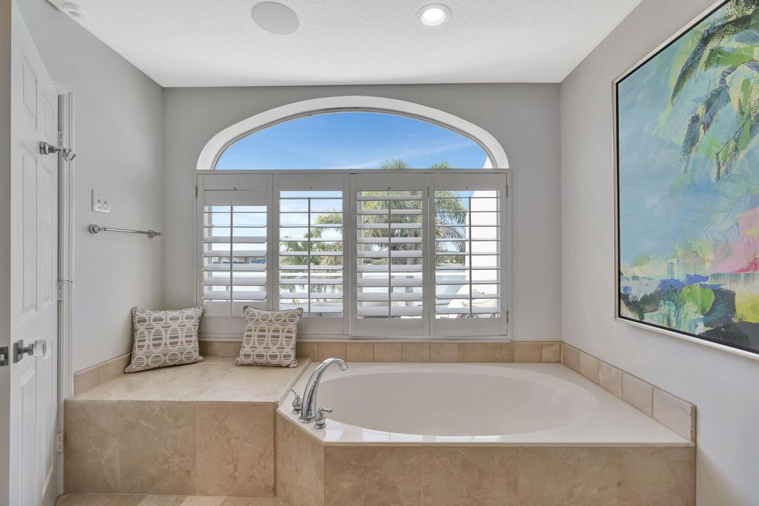 待售: $4,990,000 (6 贝兹, 4 浴室, 5200 平方英尺)