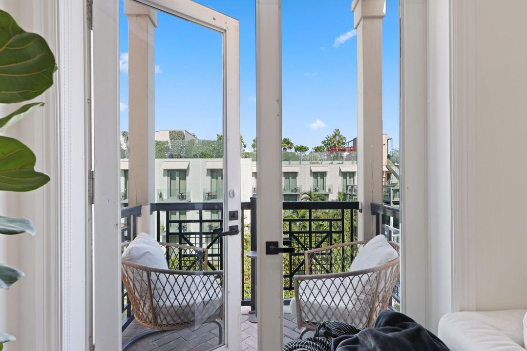 Active With Contract: $1,599,900 (2 beds, 2 baths, 2153 Square Feet)