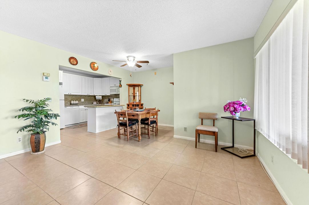 Active With Contract: $160,000 (2 beds, 2 baths, 924 Square Feet)