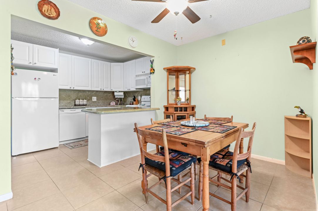 Active With Contract: $160,000 (2 beds, 2 baths, 924 Square Feet)