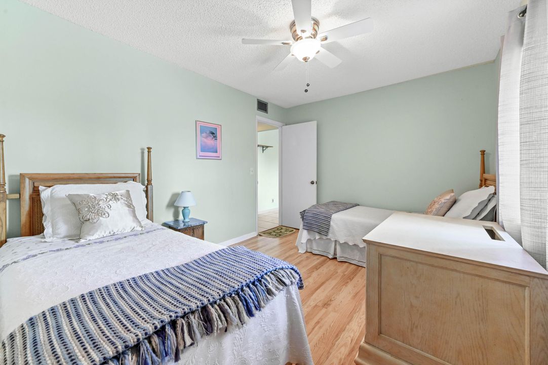 Active With Contract: $160,000 (2 beds, 2 baths, 924 Square Feet)