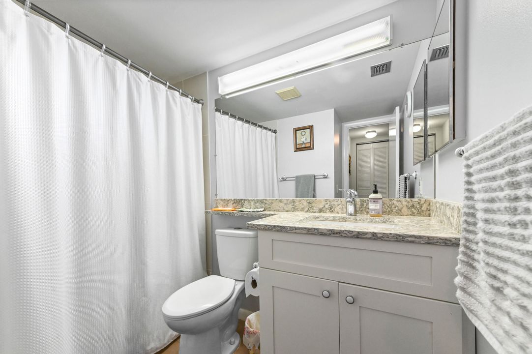 Active With Contract: $160,000 (2 beds, 2 baths, 924 Square Feet)