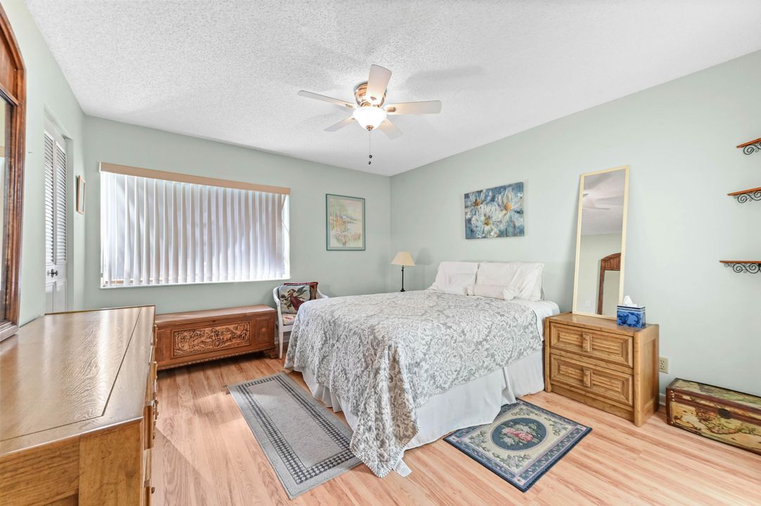 Active With Contract: $160,000 (2 beds, 2 baths, 924 Square Feet)