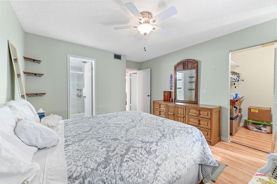 Active With Contract: $160,000 (2 beds, 2 baths, 924 Square Feet)