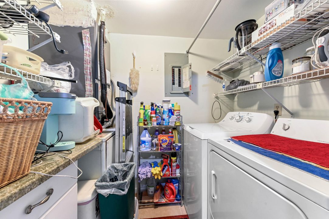 Active With Contract: $160,000 (2 beds, 2 baths, 924 Square Feet)