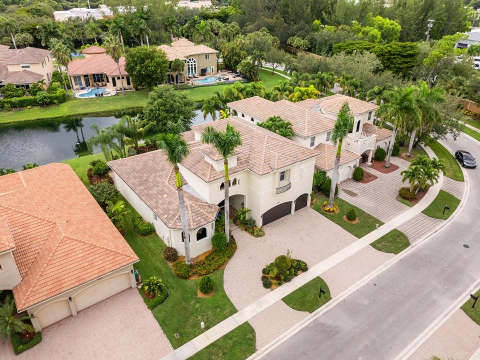 For Sale: $1,100,000 (5 beds, 4 baths, 4179 Square Feet)