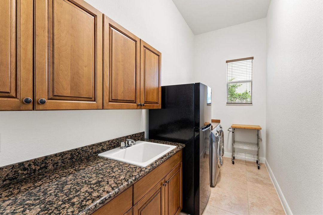 For Sale: $1,100,000 (5 beds, 4 baths, 4179 Square Feet)