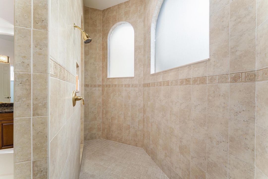 For Sale: $1,100,000 (5 beds, 4 baths, 4179 Square Feet)