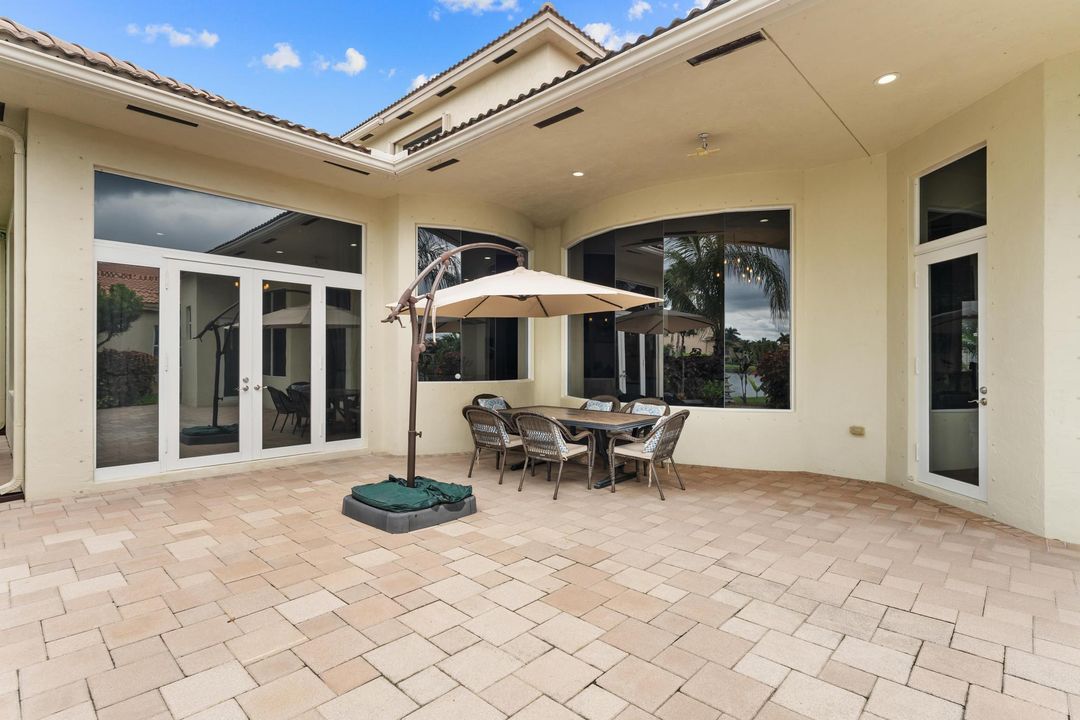 For Sale: $1,100,000 (5 beds, 4 baths, 4179 Square Feet)