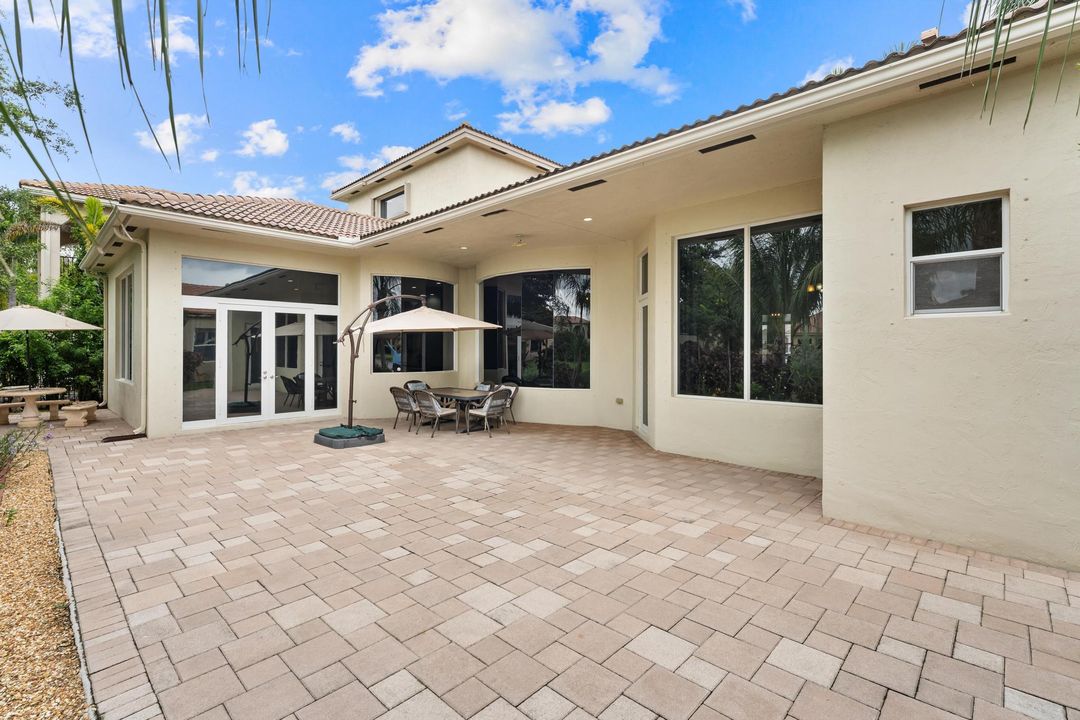 For Sale: $1,100,000 (5 beds, 4 baths, 4179 Square Feet)