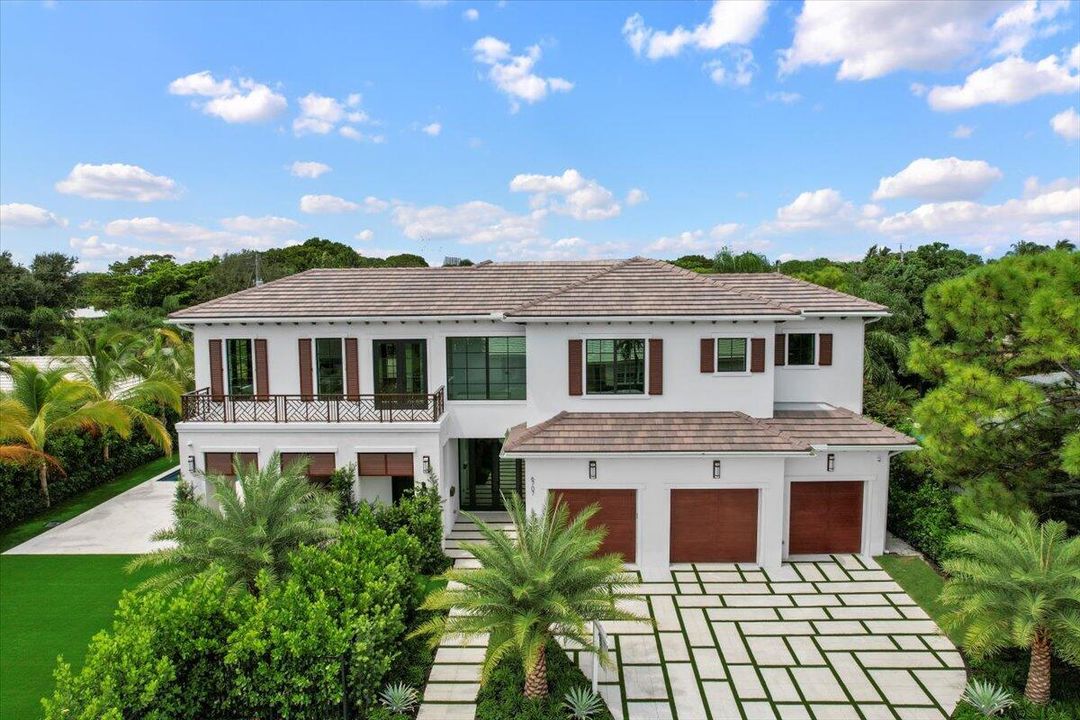 Active With Contract: $10,895,000 (7 beds, 6 baths, 6315 Square Feet)