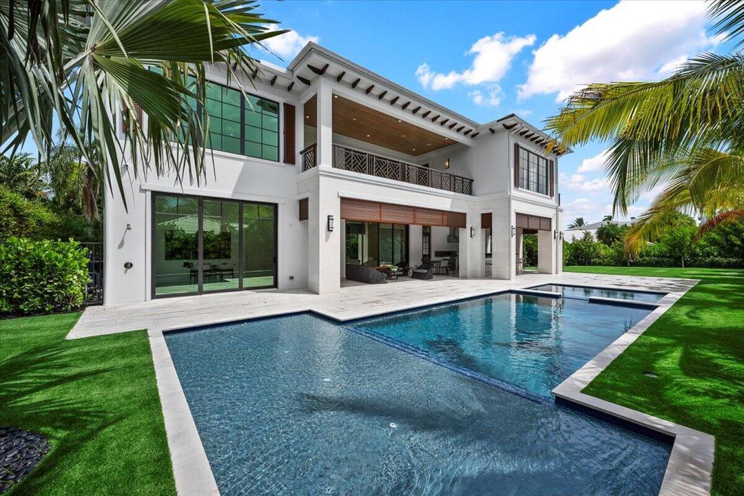 Active With Contract: $10,895,000 (7 beds, 6 baths, 6315 Square Feet)