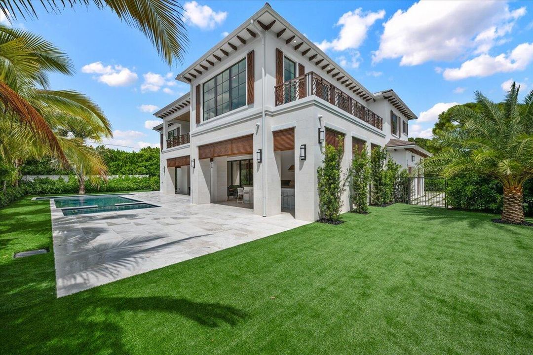 Active With Contract: $10,895,000 (7 beds, 6 baths, 6315 Square Feet)