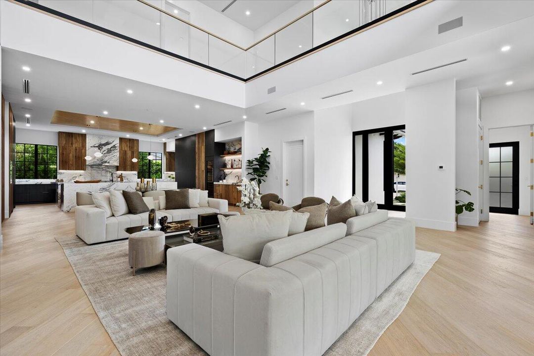 Active With Contract: $10,895,000 (7 beds, 6 baths, 6315 Square Feet)