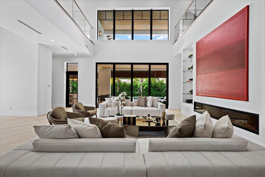 Active With Contract: $10,895,000 (7 beds, 6 baths, 6315 Square Feet)