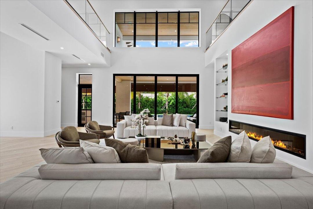 Active With Contract: $10,895,000 (7 beds, 6 baths, 6315 Square Feet)