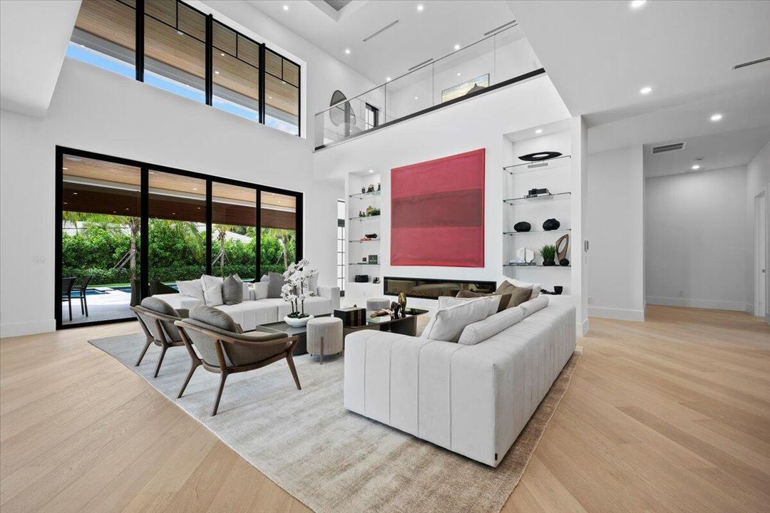 Active With Contract: $10,895,000 (7 beds, 6 baths, 6315 Square Feet)