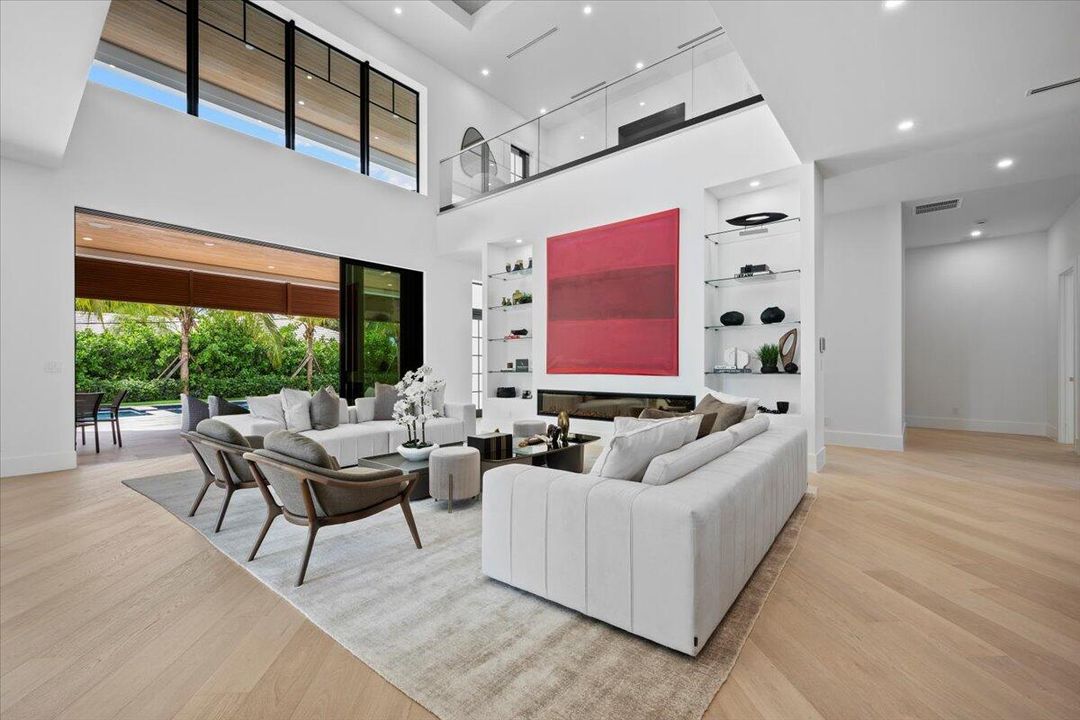 Active With Contract: $10,895,000 (7 beds, 6 baths, 6315 Square Feet)