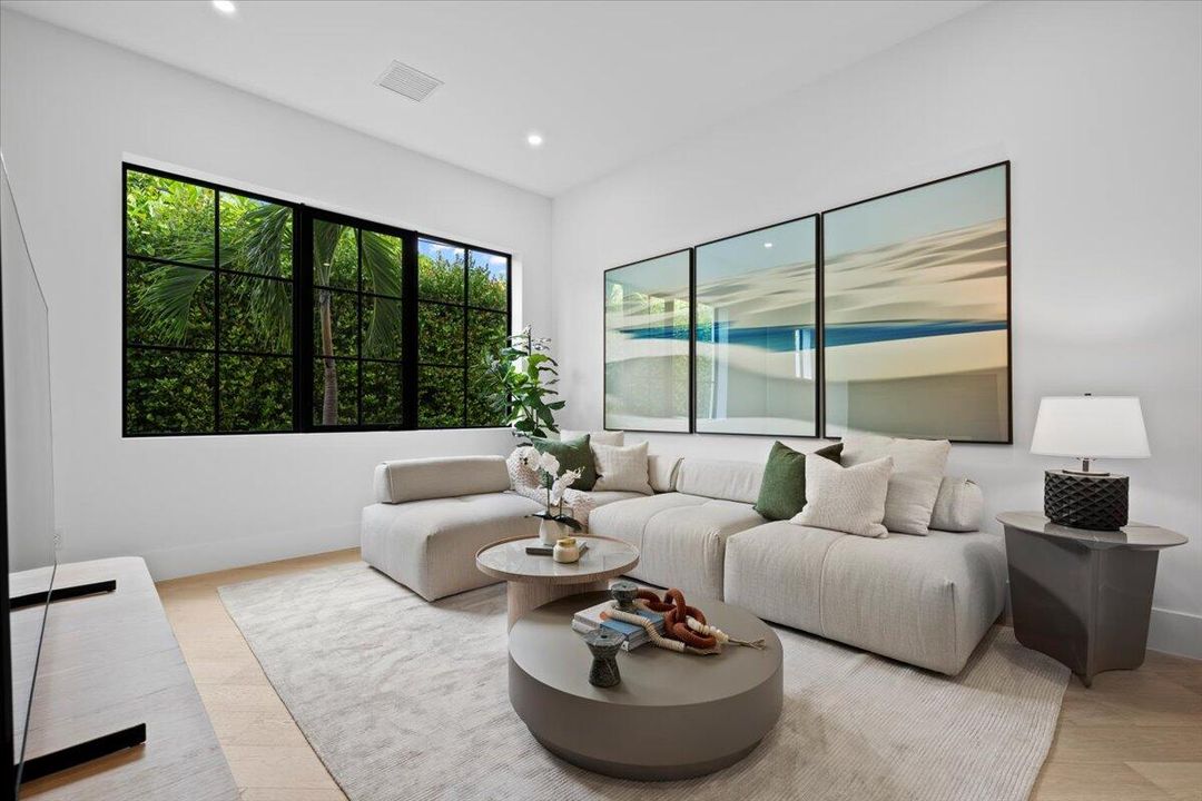 Active With Contract: $10,895,000 (7 beds, 6 baths, 6315 Square Feet)