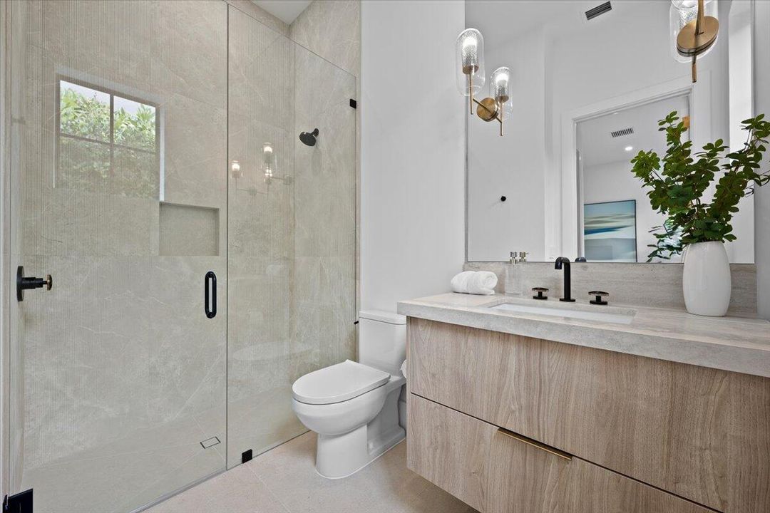 Active With Contract: $10,895,000 (7 beds, 6 baths, 6315 Square Feet)