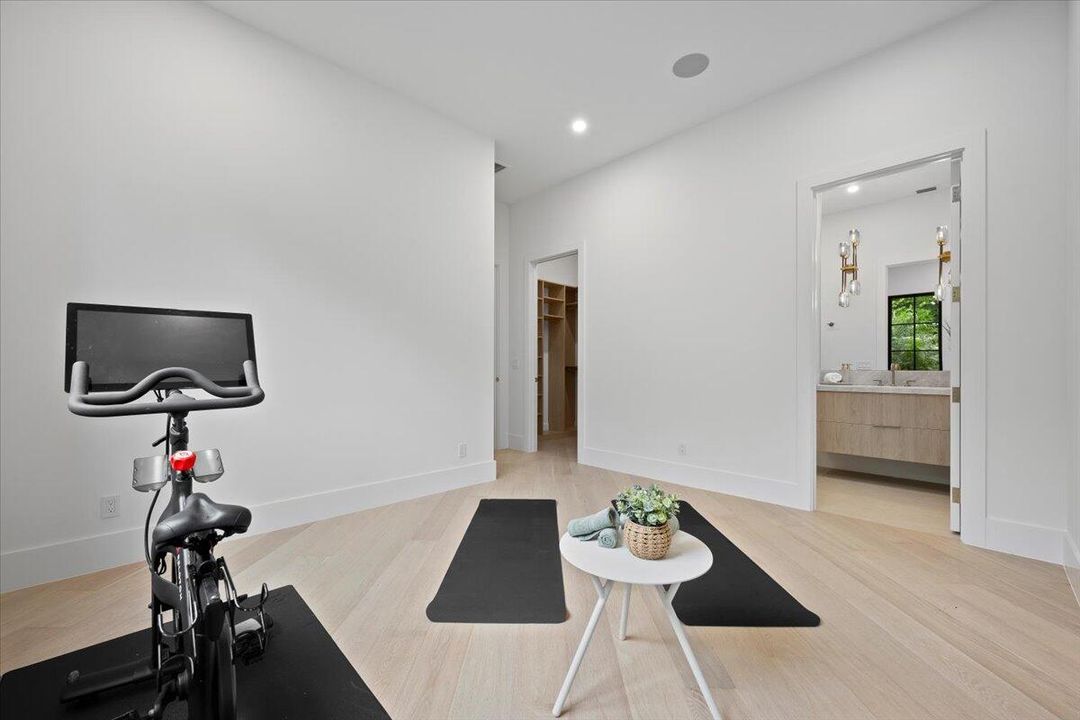 Active With Contract: $10,895,000 (7 beds, 6 baths, 6315 Square Feet)