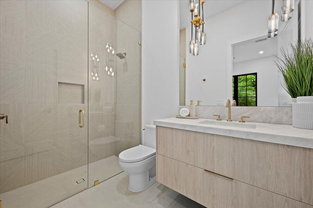 Active With Contract: $10,895,000 (7 beds, 6 baths, 6315 Square Feet)