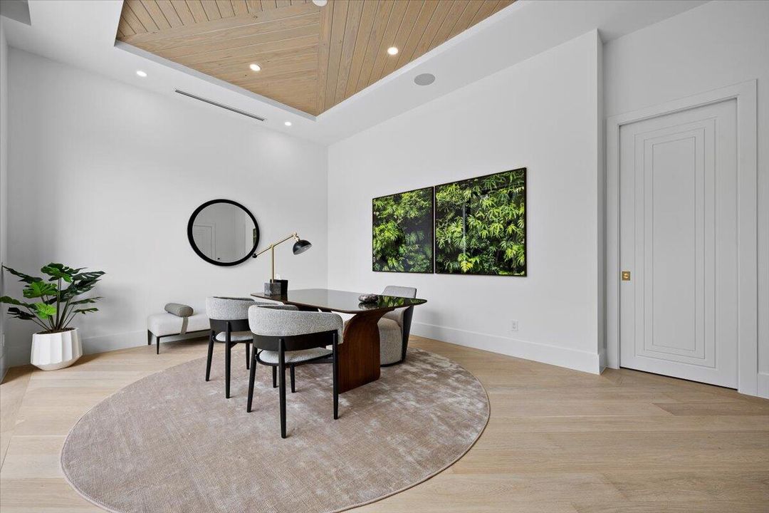 Active With Contract: $10,895,000 (7 beds, 6 baths, 6315 Square Feet)