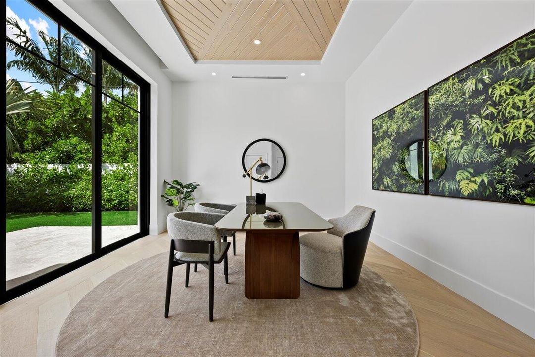 Active With Contract: $10,895,000 (7 beds, 6 baths, 6315 Square Feet)