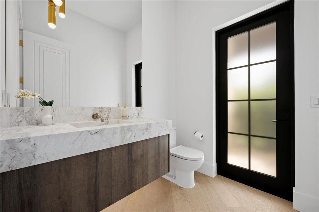 Active With Contract: $10,895,000 (7 beds, 6 baths, 6315 Square Feet)